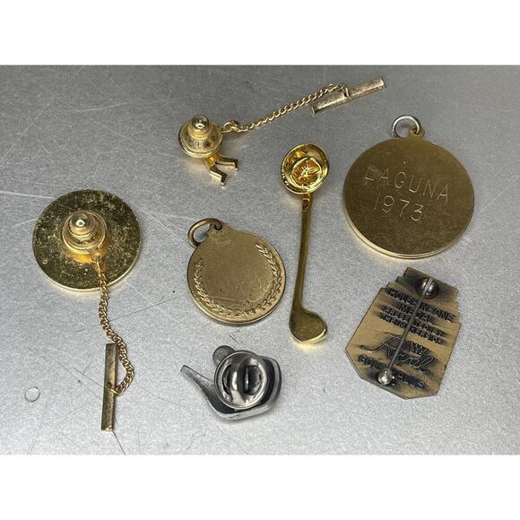 Lot of 9 Vintage Golf Club Pinback Pins Brooches Tie Clip Tac Gold-Tone - Picture 4 of 9